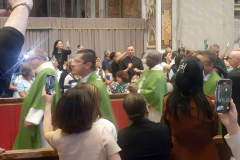 Im Petersdom. Messe mit Papst Leo XIV.  Romreise mit Andreas Englisch 2025. Einzug geistlicher Würdenträger