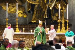 Petersdom. Papst Leo XIV.  zelebriert die Heilige Messe. Romreise mit Andreas Englisch 2025. 