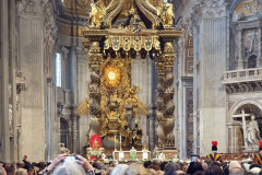 Petersdom. Papst Leo XIV.  zelebriert die Heilige Messe. Romreise mit Andreas Englisch 2025. 