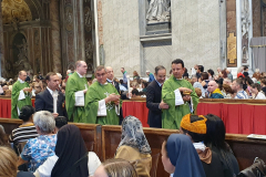 Petersdom, Austeilung der Heiligen Hostie. Romreise mit Andreas Englisch 2025