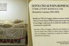 Die Papstgräber im Petersdom. Romreise mit Andreas Englisch 2025. Bonifatius VIII.