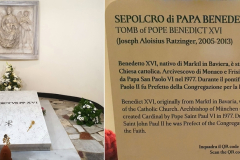 Die Papstgräber im Petersdom. Romreise mit Andreas Englisch 2025.  Benedikt XVI.