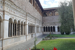 rom-reise-mit-andreas-englisch-2025-Erzbasilika-San-Giovanni-mit-kreuzgang-15