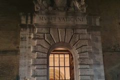 rom-reise-mit-andreas-englisch-2025-auf-dem-weg-zu-den-vatikanischen-museen-23. Museumseingang