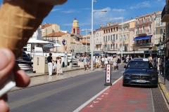Côte d’Azur Reise Port Grimaud – Saint-Tropez. Eis essen