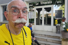 Vor dem falsch gebuchten Hotel in Sarras suchten wir nach einer Unterkunft für die Nacht