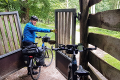 Erleichterung nach dem Entdecken der Schleuse in den Ivenacker Eichenpark
