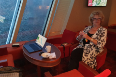 Flusskreuzfahrt Etappe 9 – Morgenstimmung auf der Rhône vor Tournon, A-Rosa Stella. Besuch in der Lounge