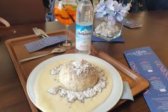 Nach-der-Fuehrung-im-Schloss-Herrenchiemsee-auf-der-Herreninsel-regnete-es-13