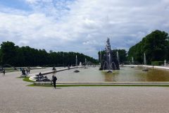 Nach-der-Fuehrung-im-Schloss-Herrenchiemsee-auf-der-Herreninsel-regnete-es-19