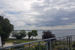Blick auf Schloss Klink an der Müritz – Zwischenstopp auf Etappe 1 unserer Radtour Mecklenburgische Seenplatte