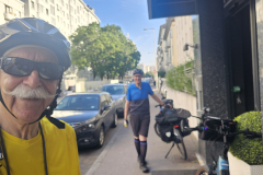 Start auf dem Rhône-Radweg in Lyon – Erich und ich verlassen die Stadt mit unseren E-Bikes