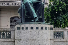 Denkmal für einen der bedeutendsten niederdeutschen Schriftsteller des 19. Jahrhunderts, Fritz Reuter