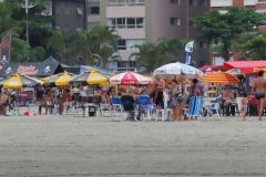 Der-Strand-Praia-do-Gonzaga-in-Santos-Brasilien-05