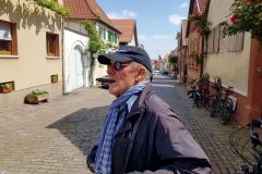 Zweite-Etappe-der-Radtour-Mittagspause-in-Strausswirtschaft-vom-Weingut-Kayser-in-Rhodt-unter-Rietburg-19