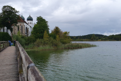 Spaziergang um See. Kloster Seeon. Tag 4 - Radtour Chiemsee Chiemgau September 2025
