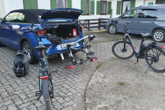 Aufladen der Fahrräder. Tag 4 - Radtour Chiemsee Chiemgau September 2025