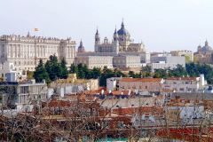 Der-agyptische-tempel-von-Debod-Blick-ueber-Madrid-10