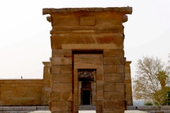 Der-agyptische-tempel-von-Debod-in-Madrid-02