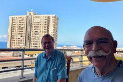 Fruehstueck-auf-der-Terrasse-unseres-Apartments-in-Play-Paraiso-auf-Teneriffa-03