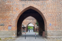 Detailaufnahme der gotischen Fassade des Treptower Tors