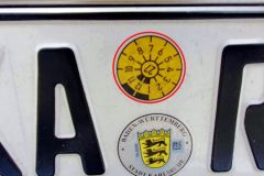Frisch vergebene TÜV-Plakette bis 07/2027 am Oldtimer