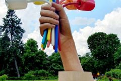 Tulpenstrass-Skulptor-von-Jeff-Koons-im-Jardin-Charles-Aznavour-in-Paris-02