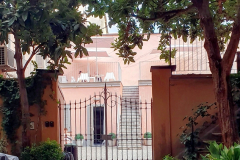 Côte d’Azur Rückreise Turin – Malerischer Innenhof des Apartment