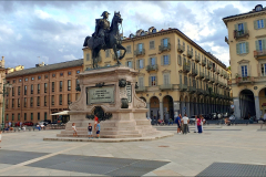 Côte d’Azur Rückreise Turin – Piazza Giambattista Bodoni in Turin. Reiterdenkmanl