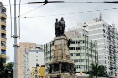 Das-Denkmal-Praca-da-Independencia-Independence-Square-in-Santos-Brasilien-01