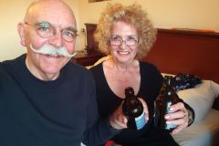 Verwahrlostes-Abendessen-in-unserem-Hotelzimmer-in-Gersthofen-03