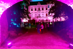 Magisch beleuchteter Schlossinnenhof in der Konzertpause bei den Regensburger Schlossfestspielen
