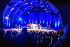 Standing Ovations: Bühne im Scheinwerferlicht nach dem bewegenden Abschiedskonzert von Vicky Leandros