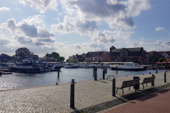 Pause am Wasser: die Müritz im Abendlicht – Seenplatte Radtour vierte Etappe