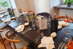 Schön gedeckter Tisch im Restaurant des Schlosses Fürstenberg