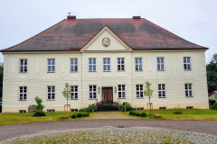 Barockes Gutshaus Weisdin – Fassade auf der Seenplatte Radtour vierte Etappe