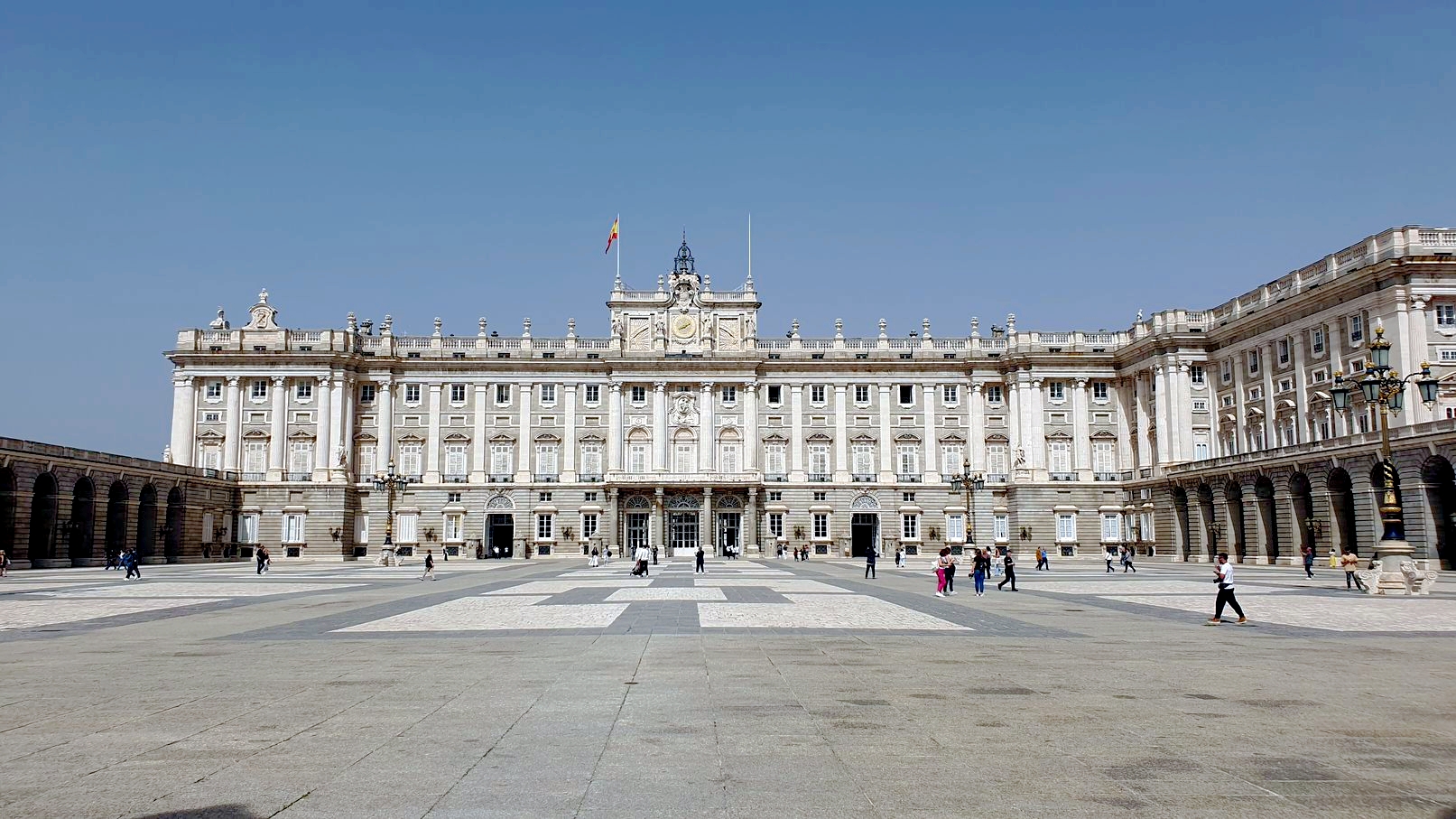 Am Königspalast in Madrid 