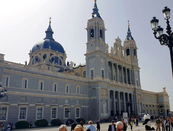 Catedral de Santa María la Real de la Almudena in Madrid 2 01