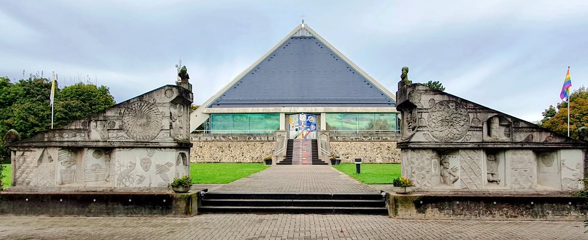 Autobahnkirche St. Christophorus baden-Baden Eingang