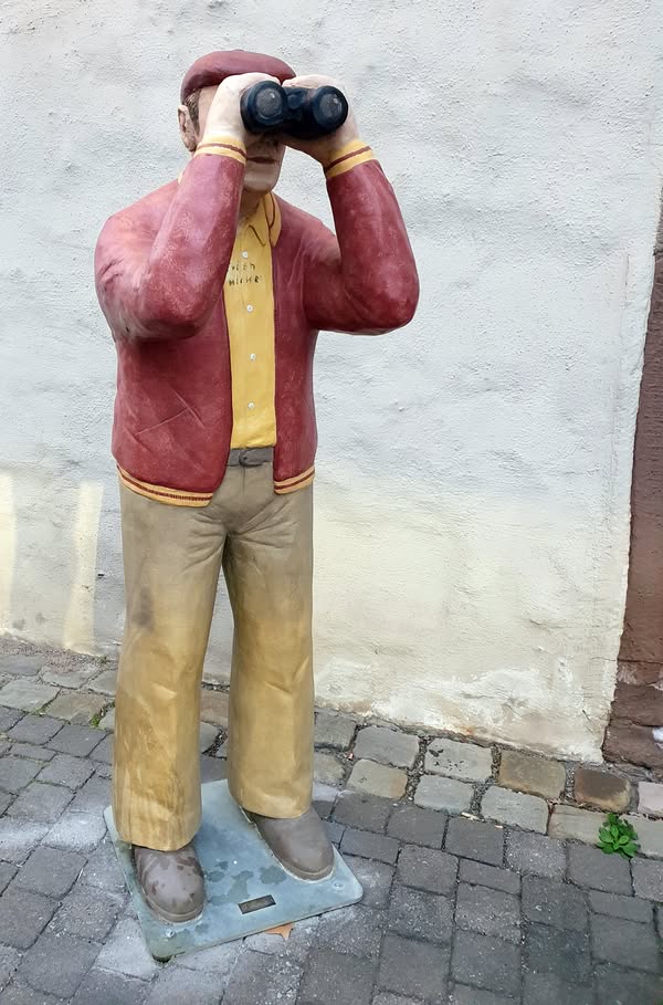 Kunst Alltagsmenschen aus Beton in Höxter