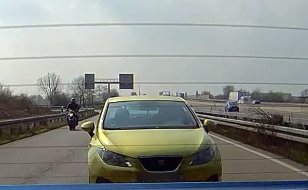 zu dichtes auffahren auf der Autobahnauffahrt