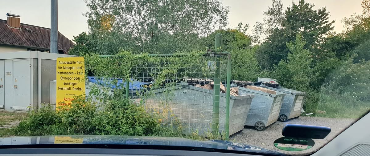 Ablagestelle für Altpapier und Kartonagen in Eggenstein