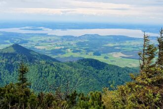 Der Chiemsee vom Hochfelln herunter gesehen