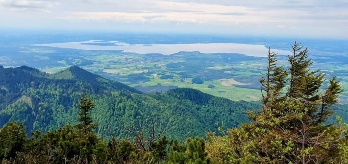 Der Chiemsee vom Hochfelln herunter gesehen