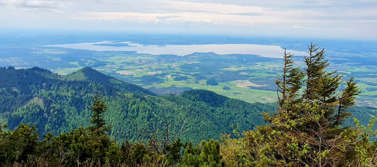 Der Chiemsee vom Hochfelln herunter gesehen