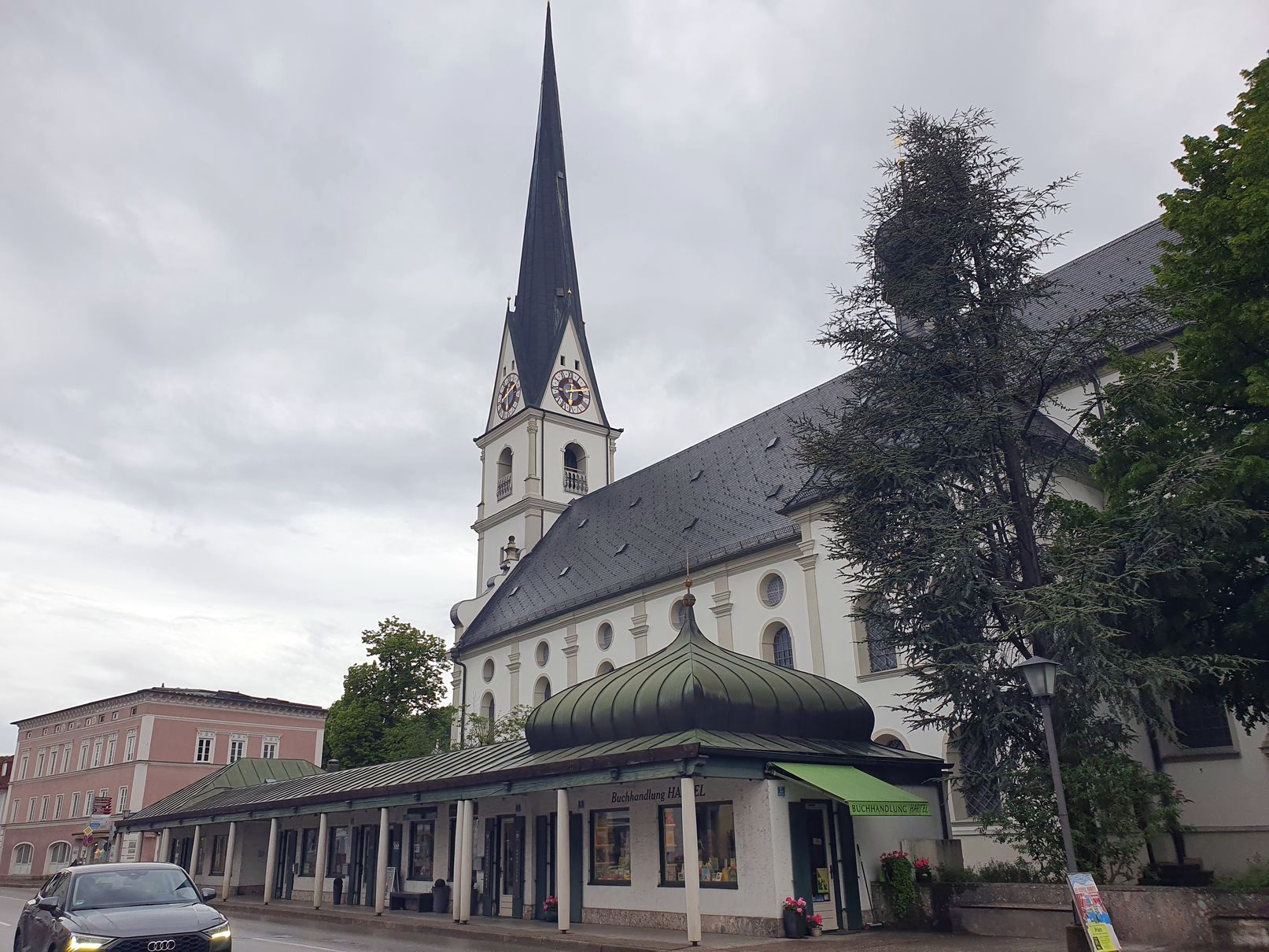Die Pfarrkirche Mariä Himmelfahrt in Prien am Chiemsee 