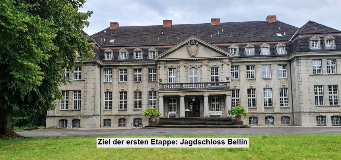 Am Ziel Radtour Seenplatte 2025 erste Etappe - Jagdschloss Bellin