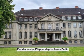 Am Ziel Radtour Seenplatte 2025 erste Etappe - Jagdschloss Bellin