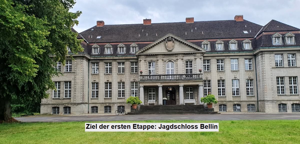 Am Ziel Radtour Seenplatte 2025 erste Etappe - Jagdschloss Bellin