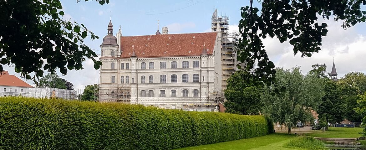 Namensgeber für unsere zweite Etappe an der Mecklenburger Seenplatte: Schloss Güstrow mit dem Rad